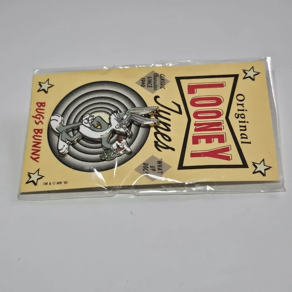Looney Tunes Lapel Pin Bugs Bunny 1993 Warner Brothers Eating Carrot Classic